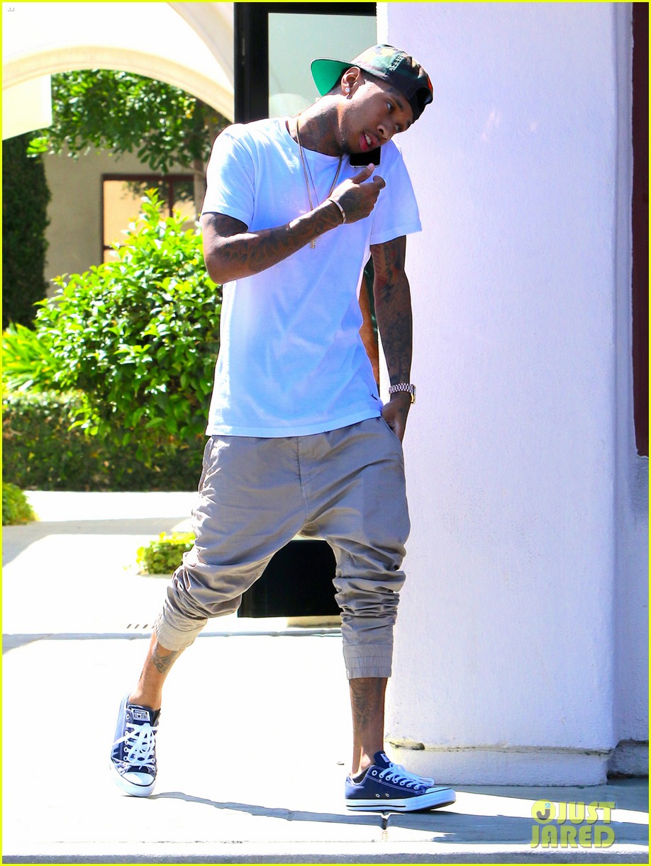 Kylie Jenner Gets Surprise Ferrari from Tyga at 18th Birthday Bash!