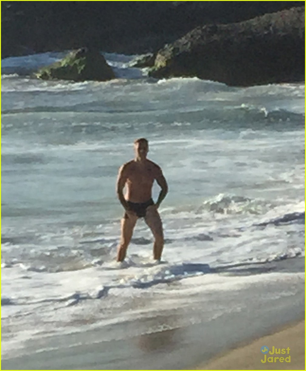Justin Bieber Wears Only Underwear for an Ocean Dip!