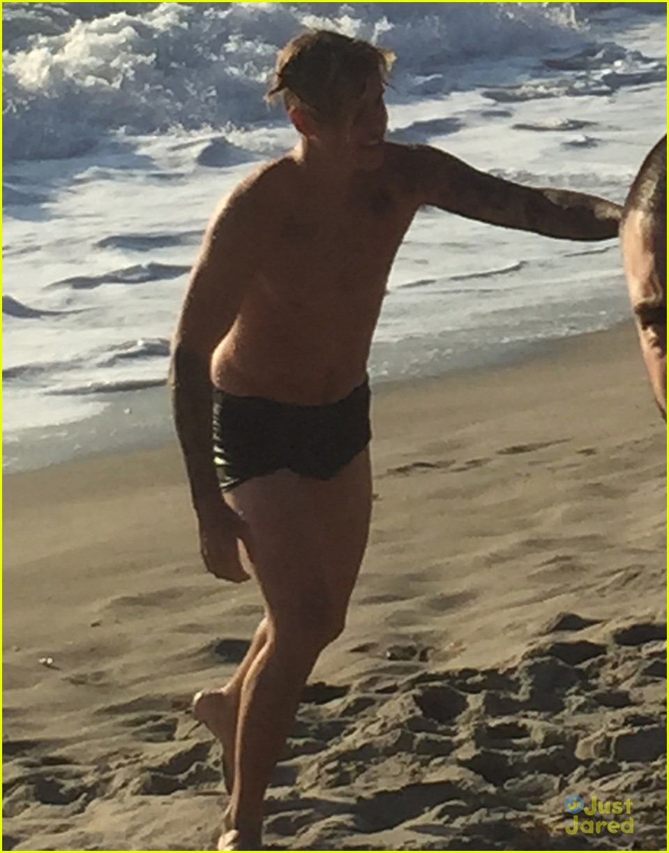 Justin Bieber Wears Only Underwear for an Ocean Dip!