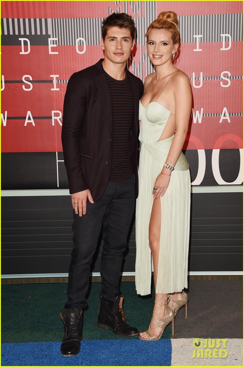 Katie Stevens Stuns At MTV VMAs 2015 with Bella Thorne & Gregg Sulkin