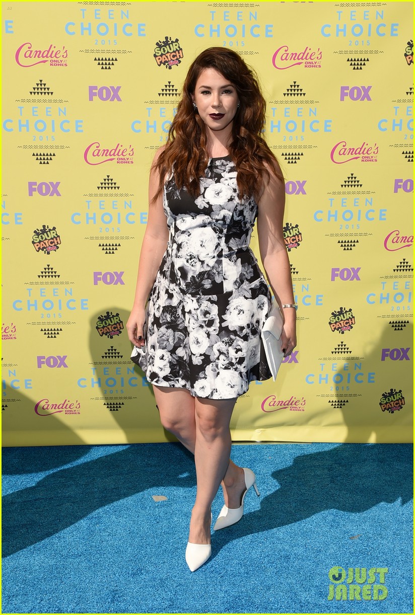 Katie Stevens & Greer Grammer Bring MTV Stars To Teen Choice Awards 2015