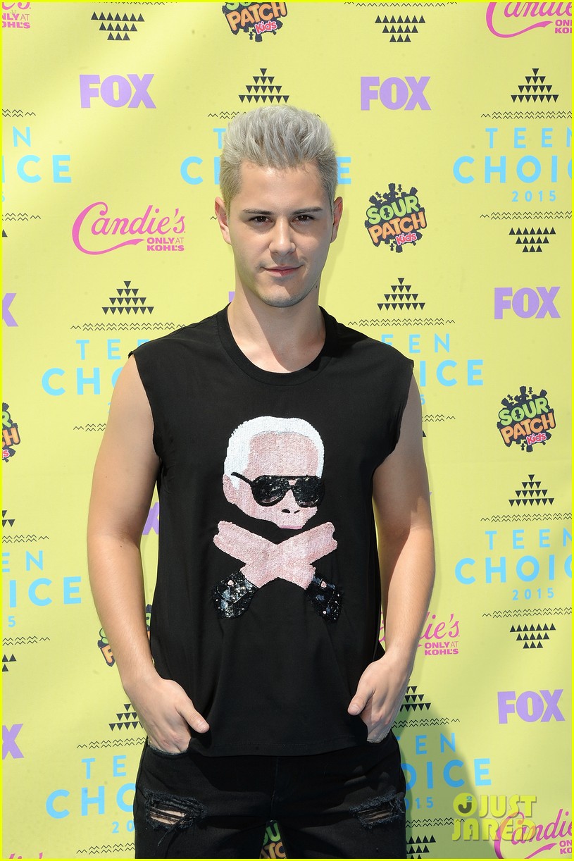 Katie Stevens & Greer Grammer Bring MTV Stars To Teen Choice Awards 2015