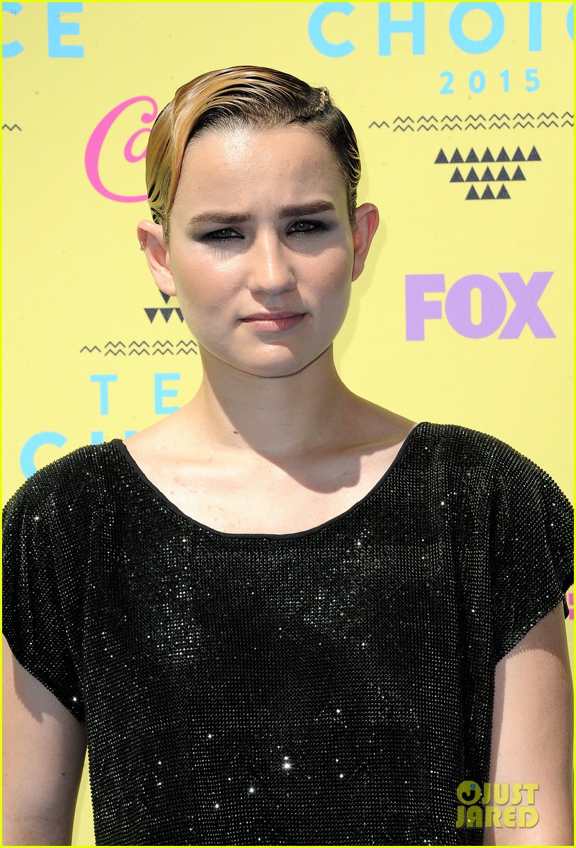 Katie Stevens & Greer Grammer Bring MTV Stars To Teen Choice Awards 2015