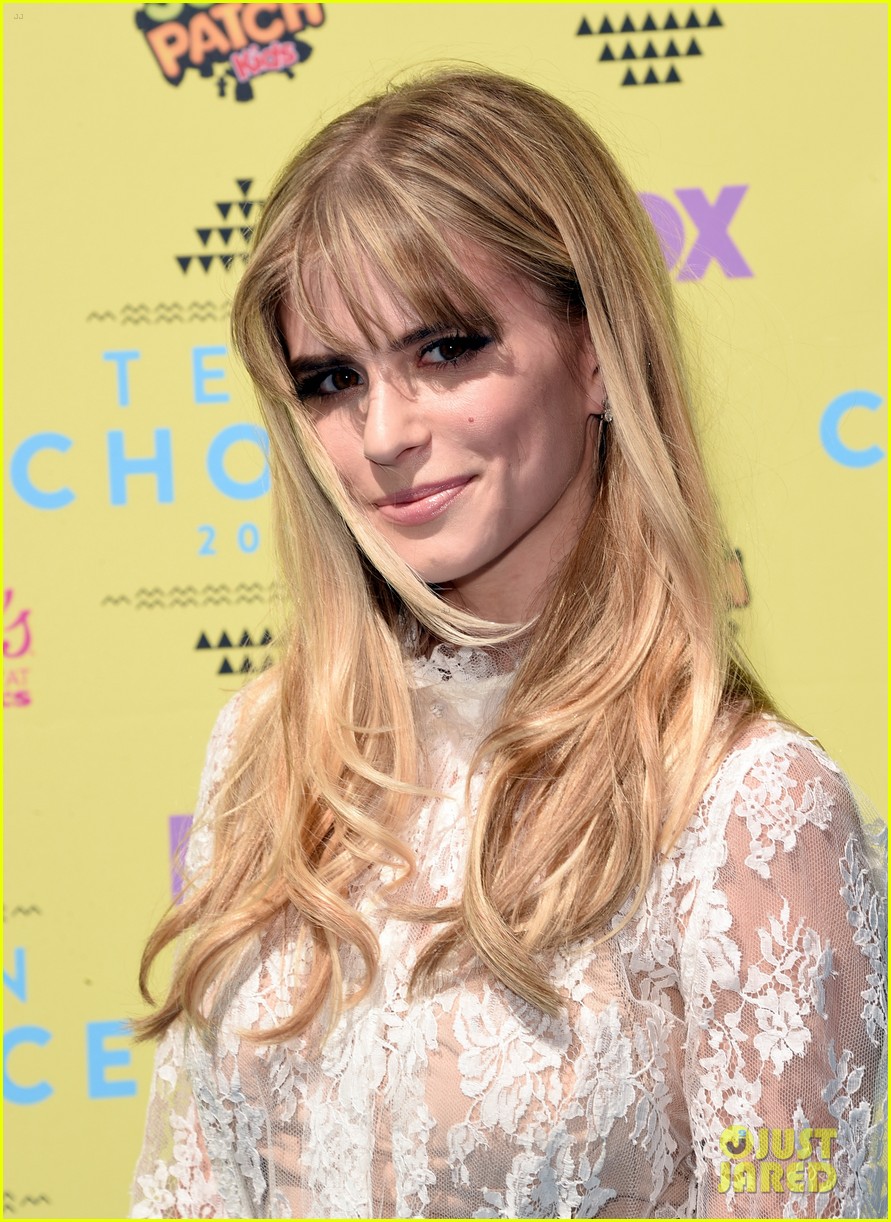 Katie Stevens & Greer Grammer Bring MTV Stars To Teen Choice Awards 2015