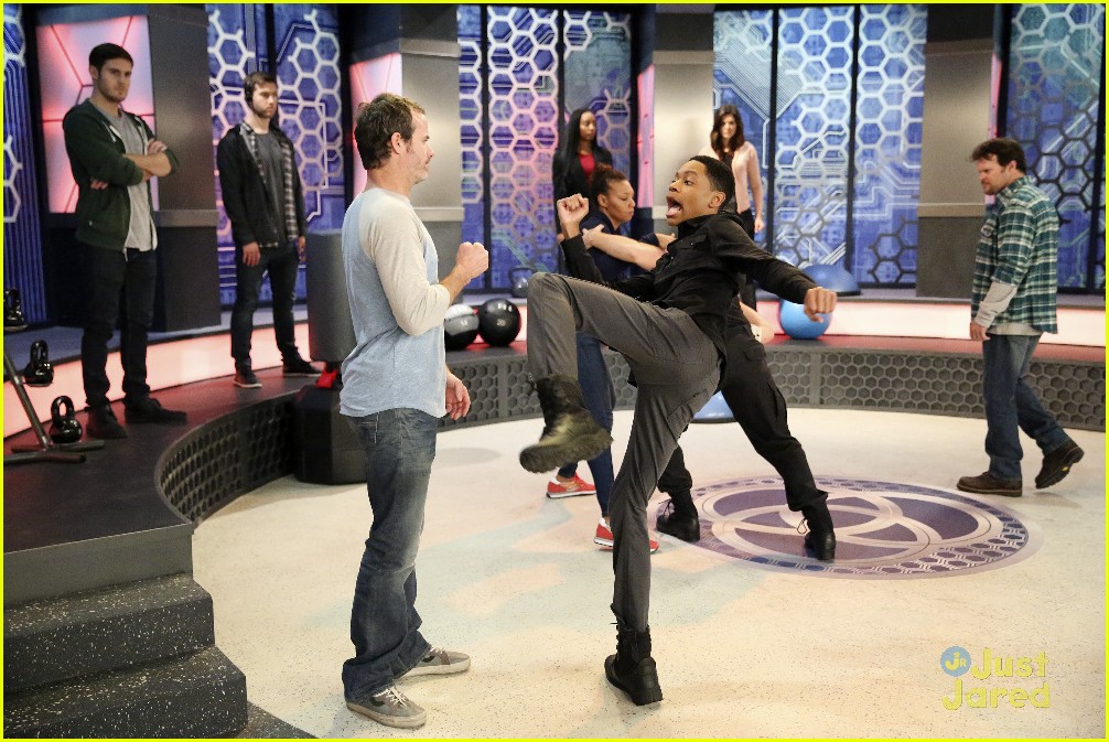 Leo Howard Guest Stars on Tonight's 'Lab Rats: Bionic Island' - See Exclusive Pics!