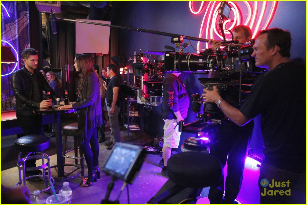 'Greek' Reunion -- Amber Stevens Guest Stars On 'Chasing Life' Tonight!