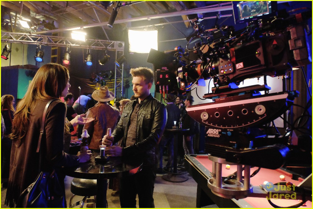 'Greek' Reunion -- Amber Stevens Guest Stars On 'Chasing Life' Tonight!