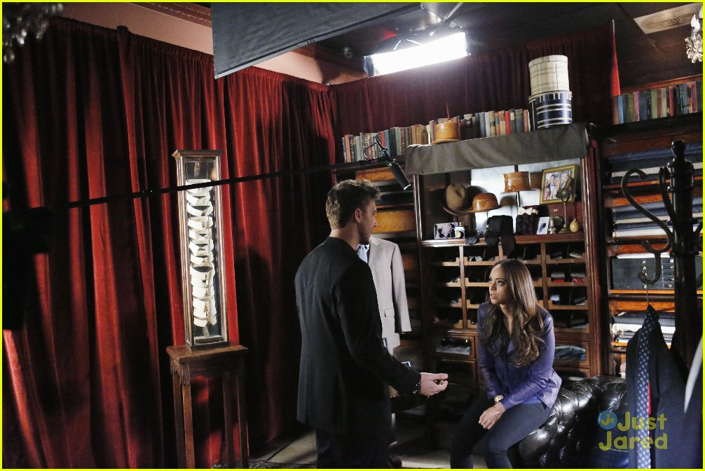'Greek' Reunion -- Amber Stevens Guest Stars On 'Chasing Life' Tonight!