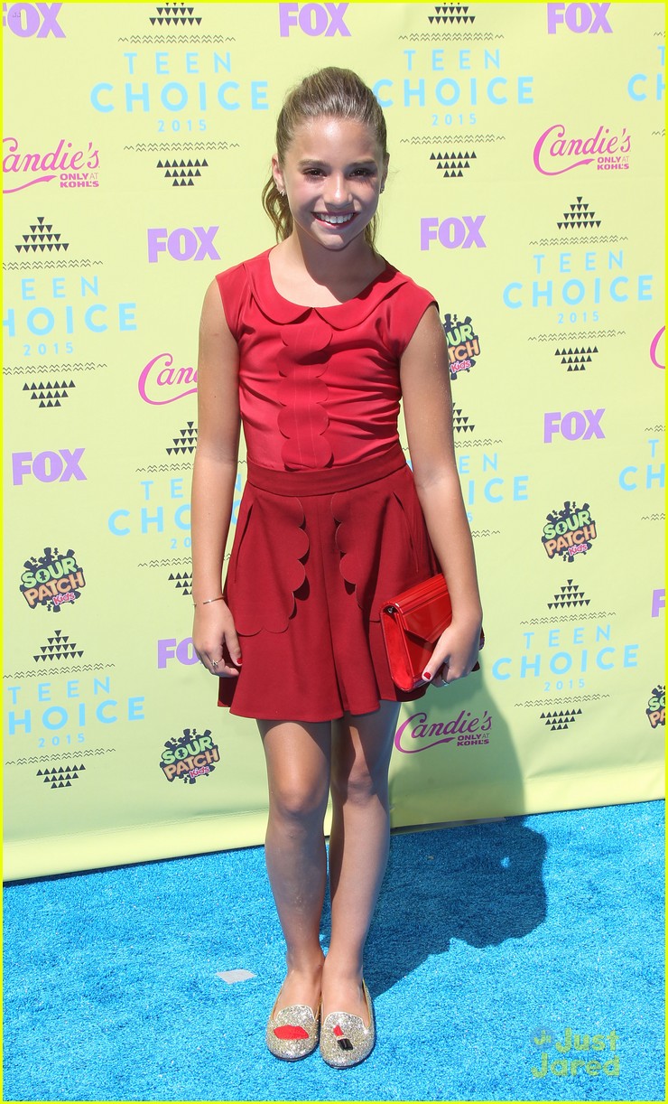 Maddie Ziegler & Sister Mackenzie Step Out For Teen Choice Awards 2015