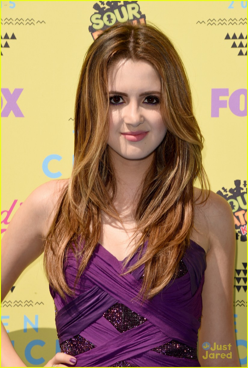 Laura Marano Shows Off Nae Nae Dance Moves Backstage At Teen Choice Awards 2015