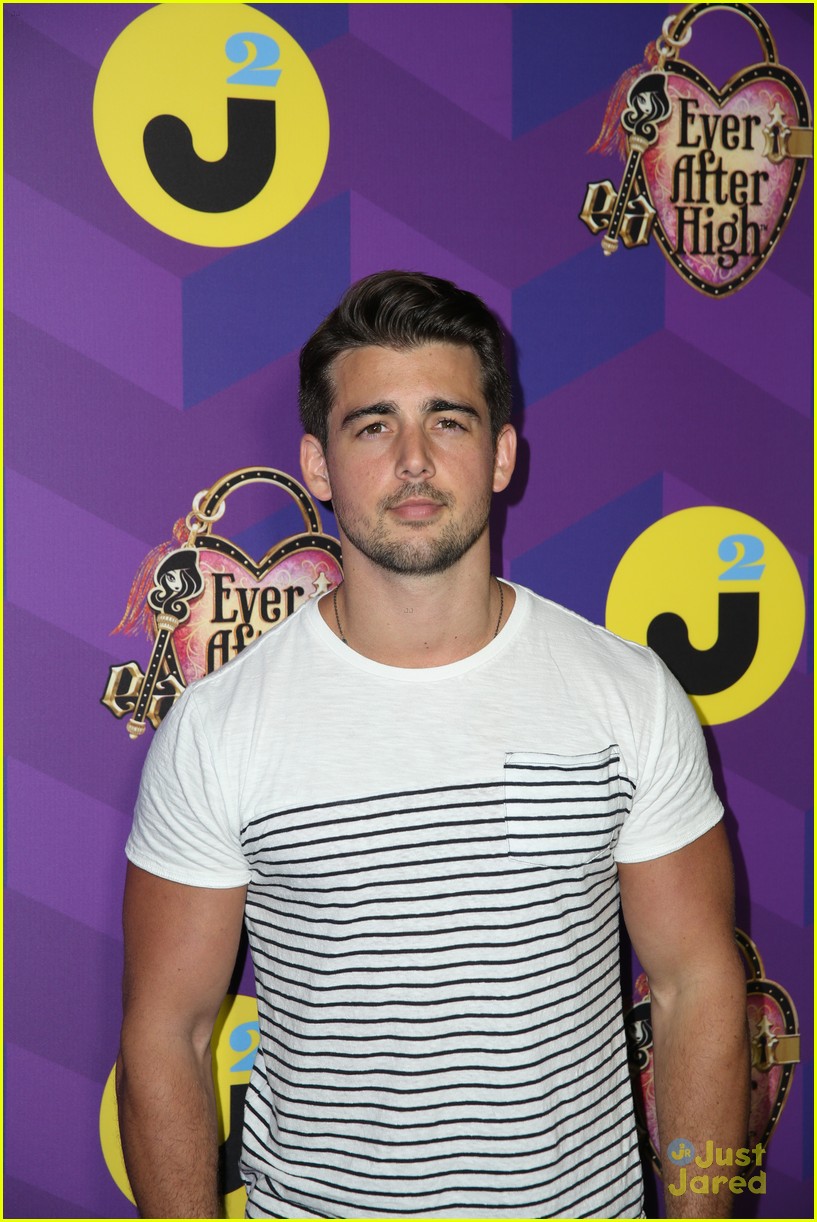 Vanessa & Laura Marano Make It to 'Wonderland' at Just Jared's Party Presented by Ever After High!