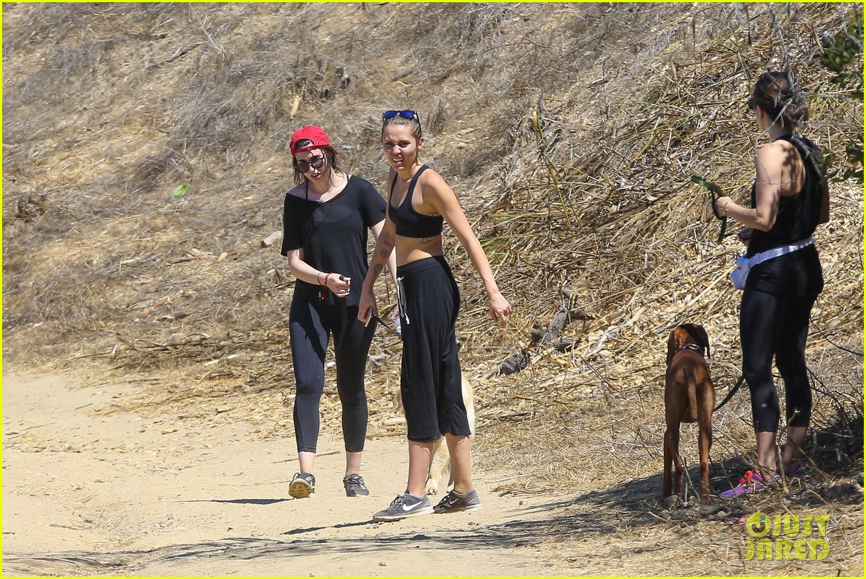 Miley Cyrus Shows Off Her Toned Abs in a Sports Bra!