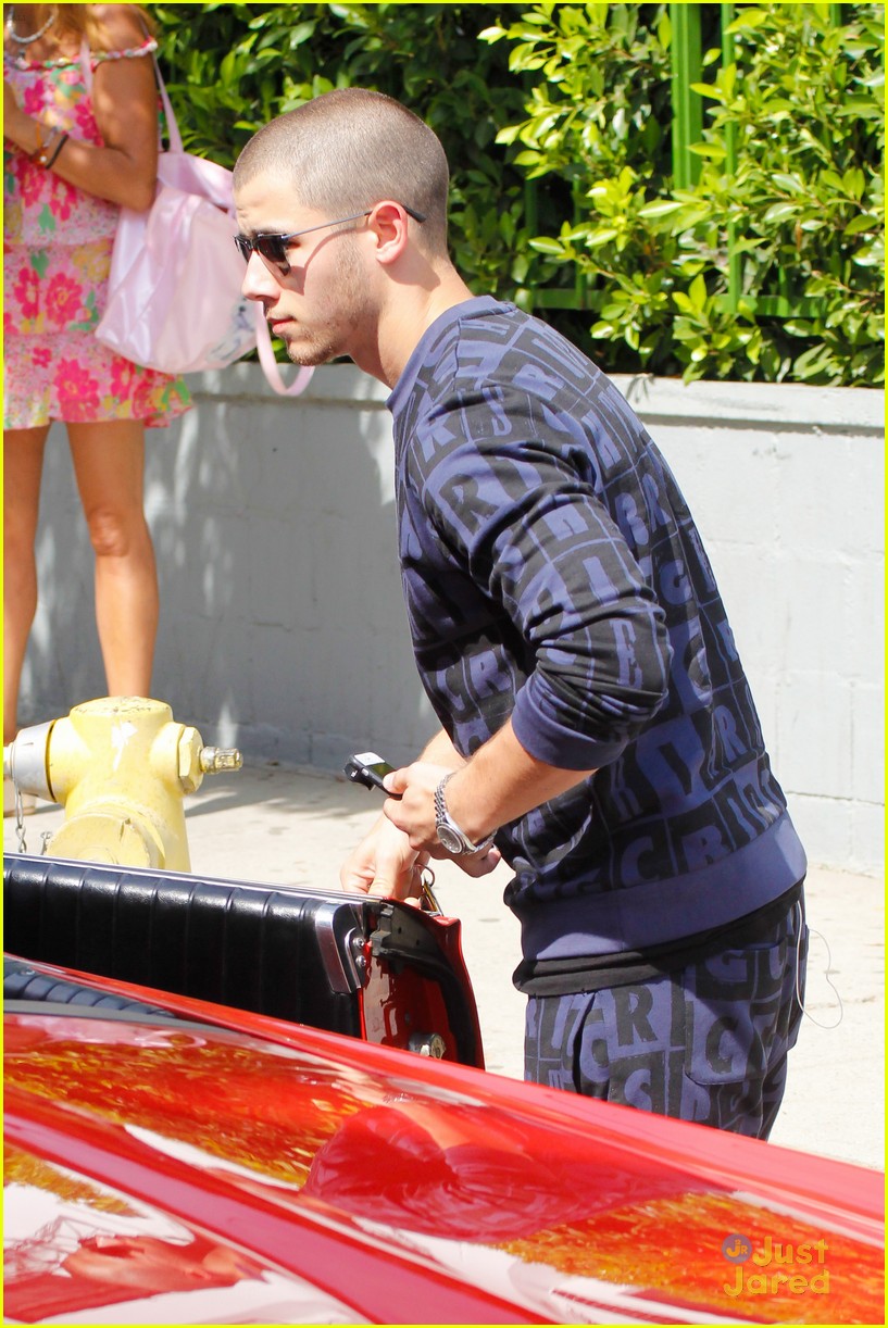 Nick Jonas & The MTV VMA Moon Babes Take Ruling The Streets To New 'Levels'