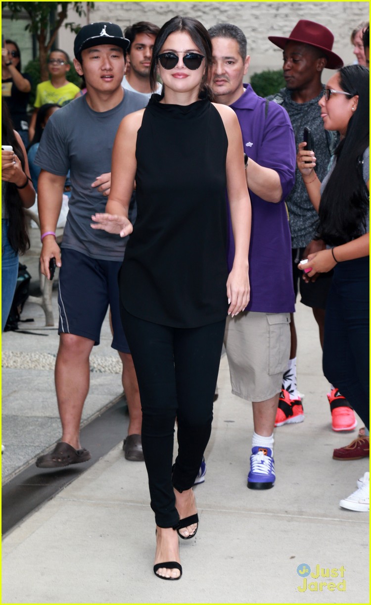 5 Seconds of Summer's Luke Hemmings Has a Crush on Selena Gomez!