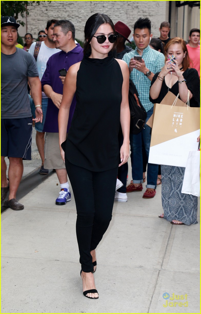 5 Seconds of Summer's Luke Hemmings Has a Crush on Selena Gomez!