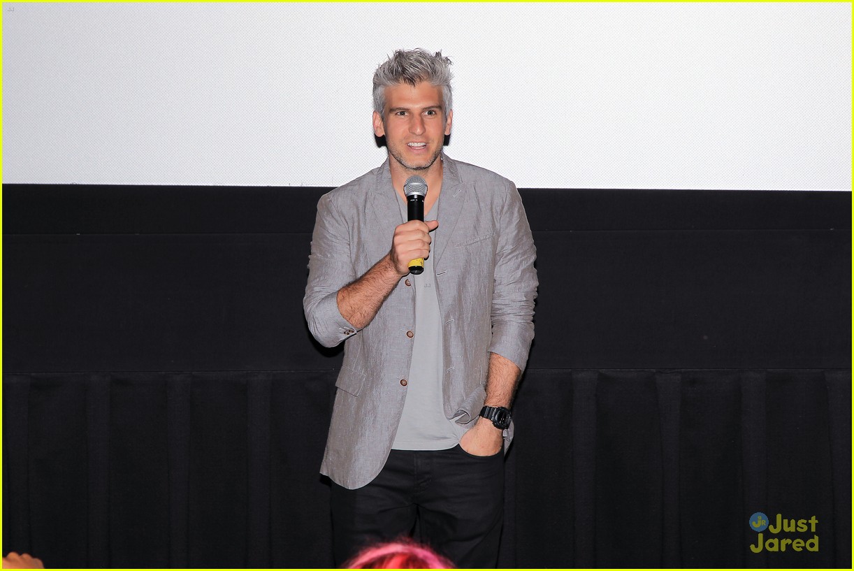 Zac Efron Can't Hold Back His Smile at 'WAYF' NYC Screening!