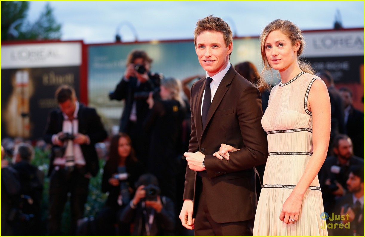 Eddie Redmayne Premieres 'Danish Girl' in Venice with Wife Hannah Bagshawe!