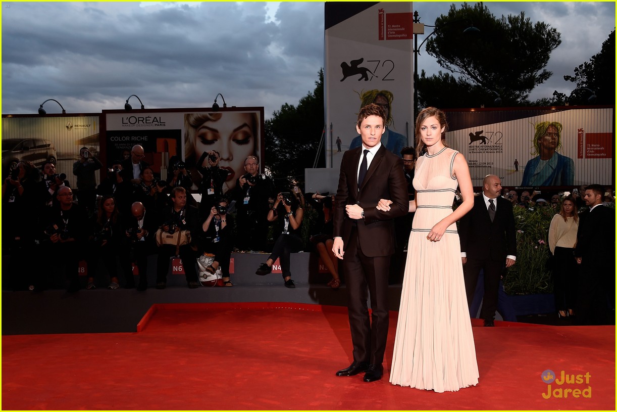 Eddie Redmayne Premieres 'Danish Girl' in Venice with Wife Hannah Bagshawe!