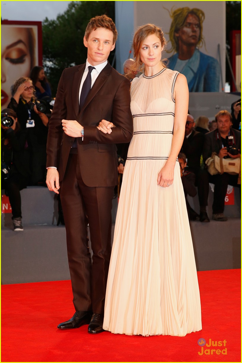 Eddie Redmayne Premieres 'Danish Girl' in Venice with Wife Hannah Bagshawe!