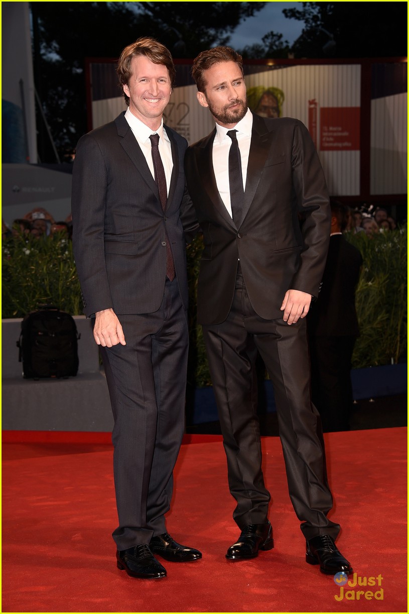 Eddie Redmayne Premieres 'Danish Girl' in Venice with Wife Hannah Bagshawe!