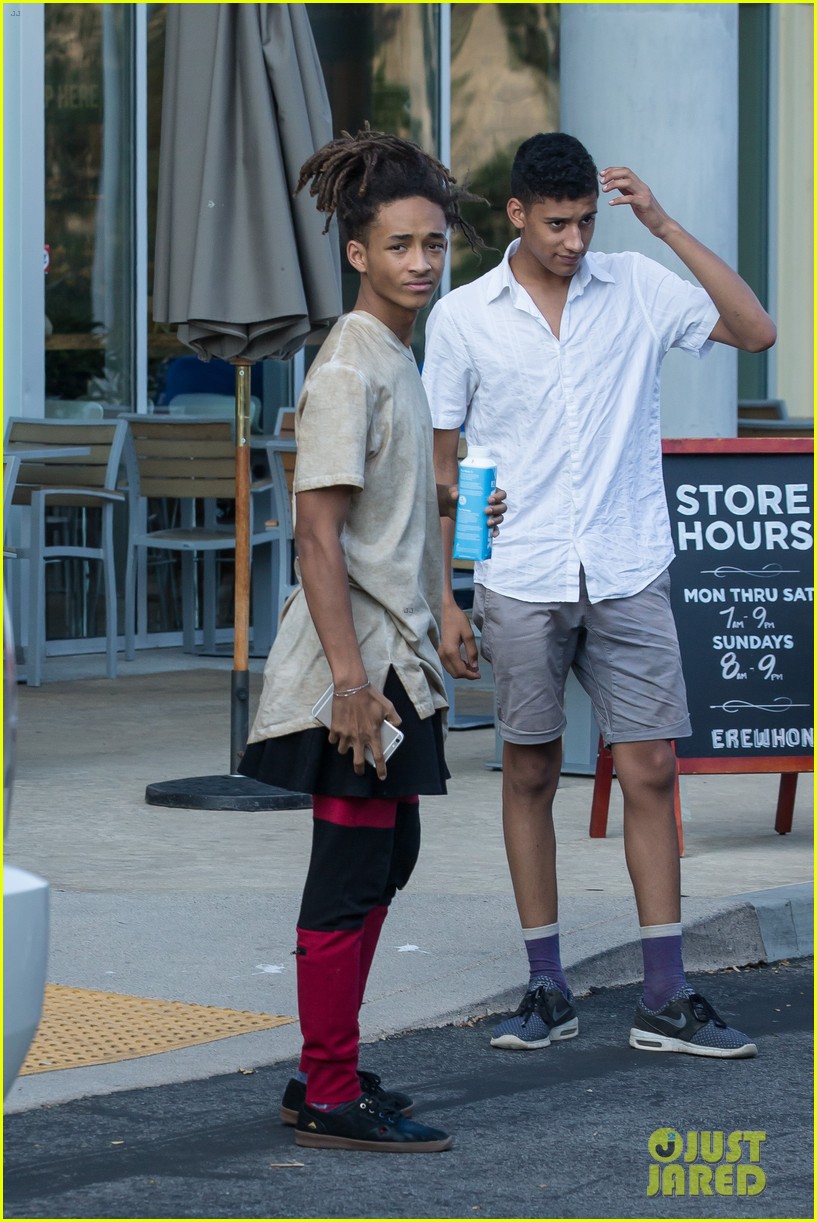 Jaden Smith Smooches Girlfriend Sarah Snyder in the Front Row of a Fashion Show!