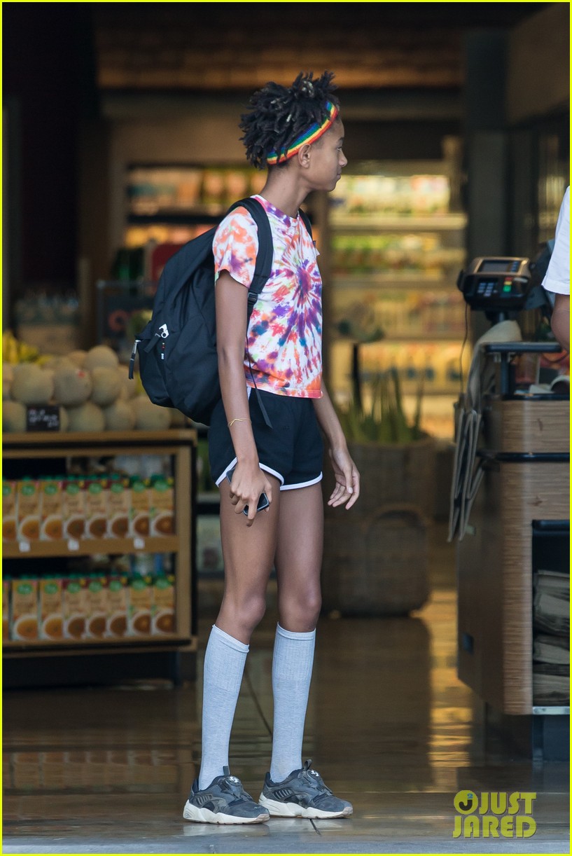 Jaden Smith Smooches Girlfriend Sarah Snyder in the Front Row of a Fashion Show!
