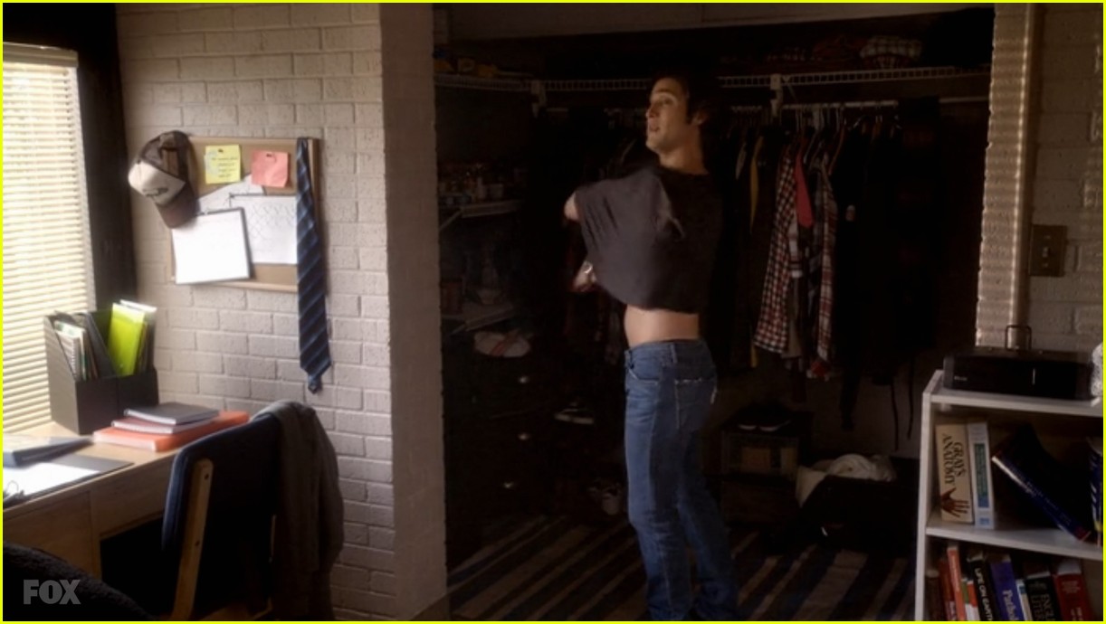 Nick Jonas Had a Shirtless Workout Scene on 'Scream Queens'!