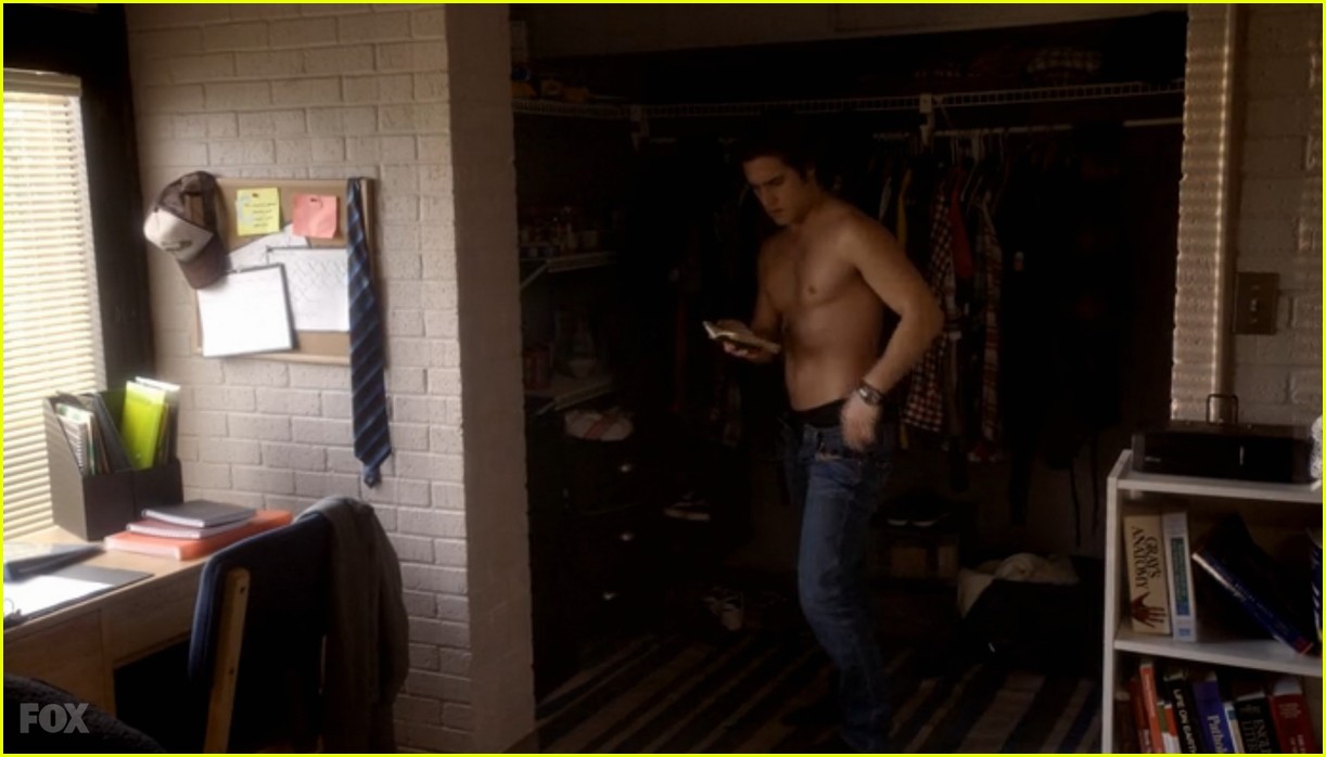 Nick Jonas Had a Shirtless Workout Scene on 'Scream Queens'!