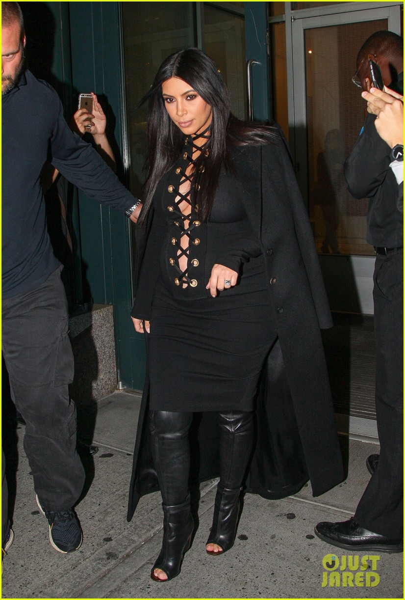 Gigi & Bella Hadid Hang with Kim Kardashian at a Private Dinner