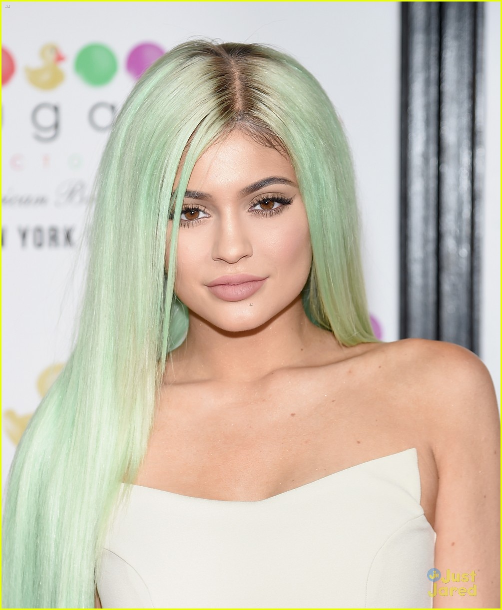 Kylie Jenner Attacked By Fan, Head Snaps Back From Hair Pull (Video)