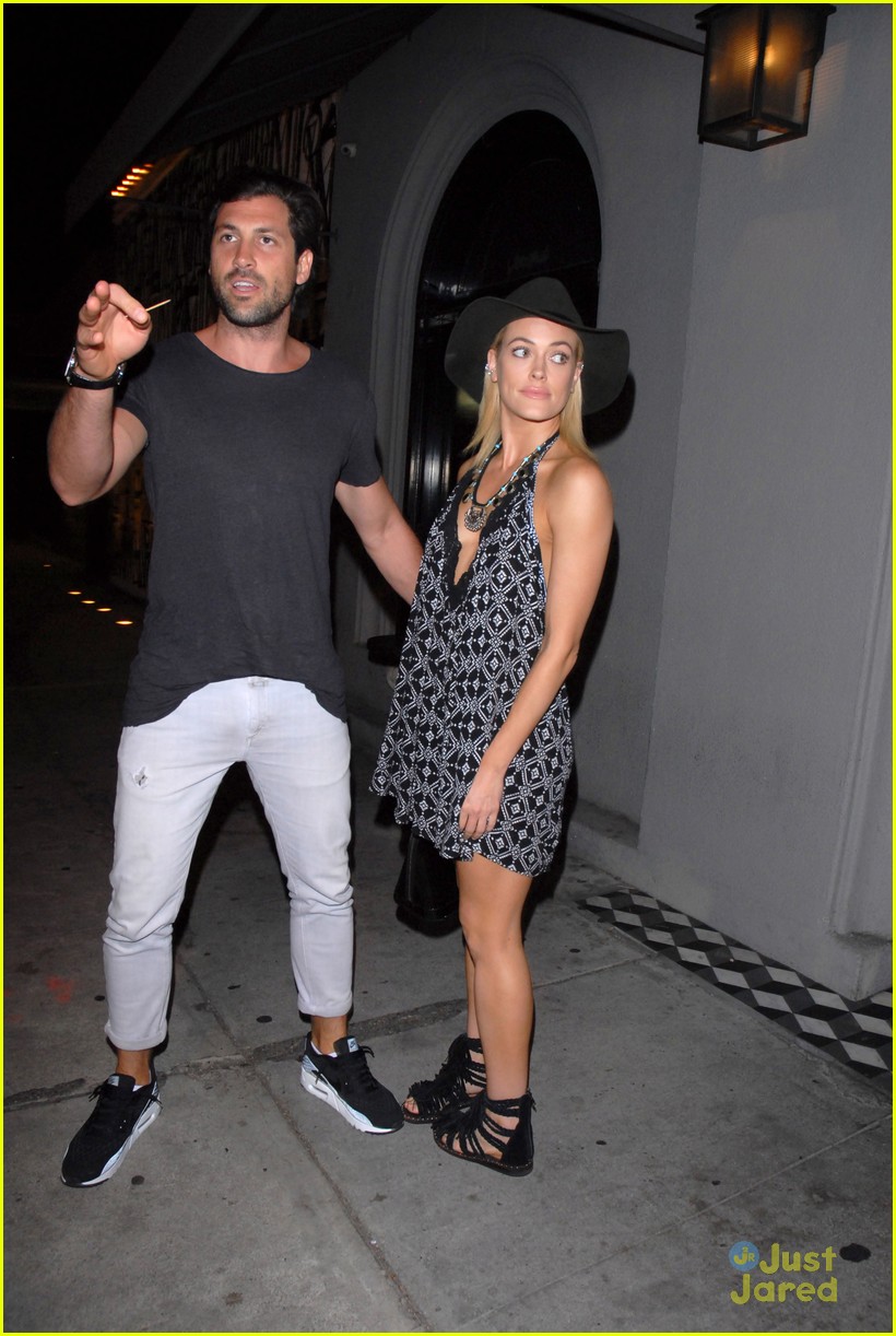 Peta Murgatroyd Has Dinner Date With Maksim Chmerkovskiy After Announcing DWTS Injury