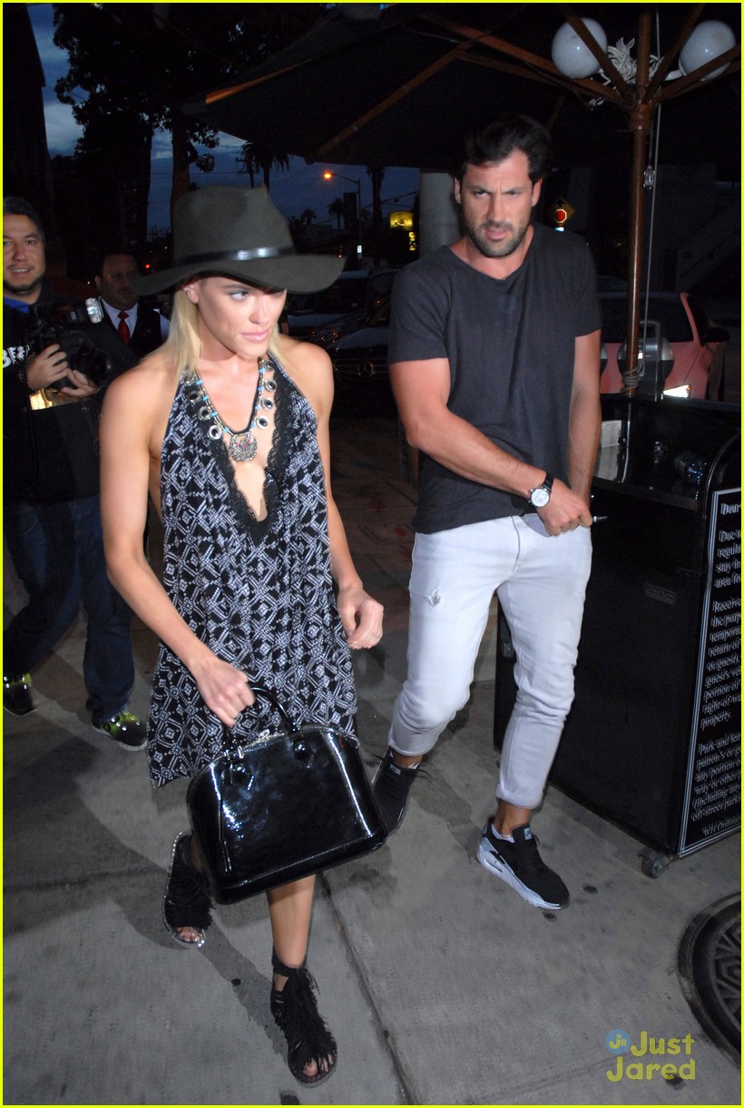 Peta Murgatroyd Has Dinner Date With Maksim Chmerkovskiy After Announcing DWTS Injury