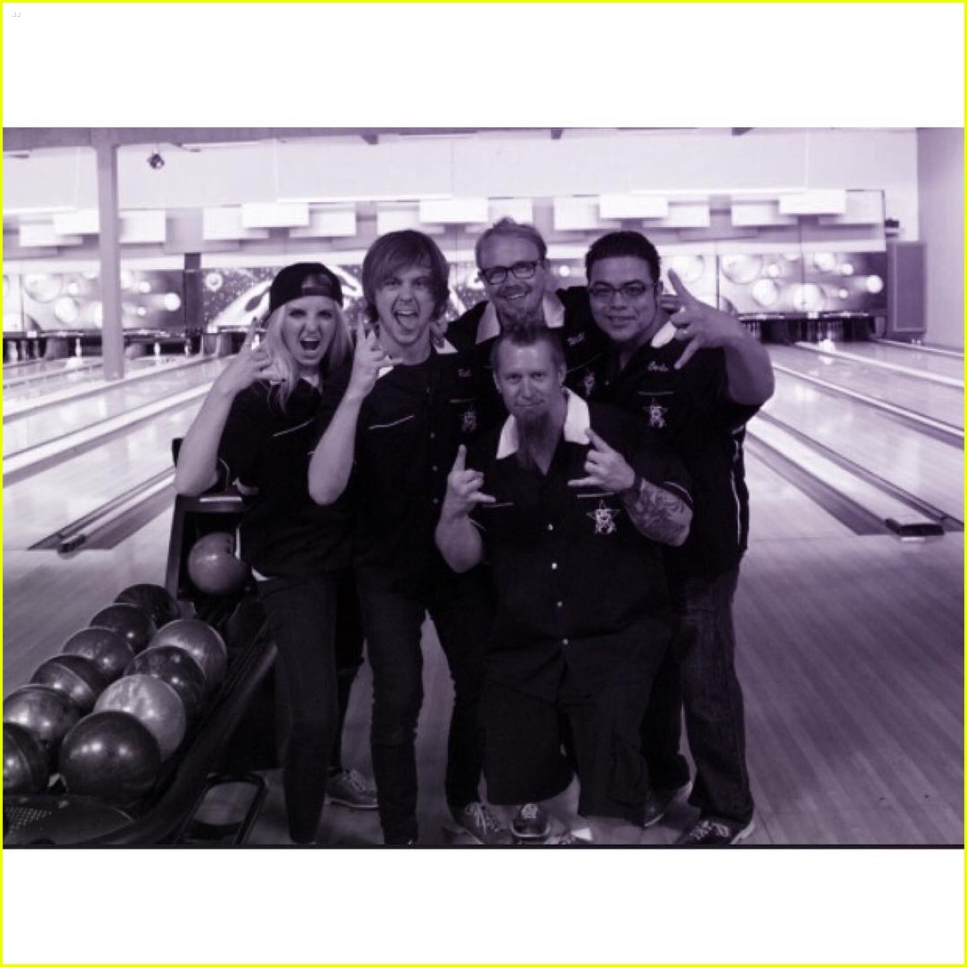 Rydel Lynch & Ellington Ratliff Celebrate 2 Years Together!