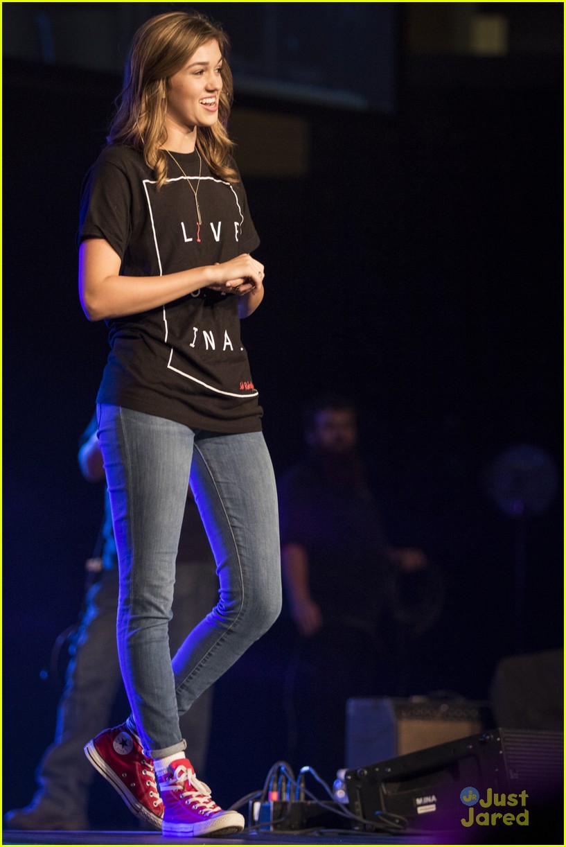 Sadie Robertson Sings 'Amazing Grace' With Packed Crowd At 'Live Original LIVE' Event