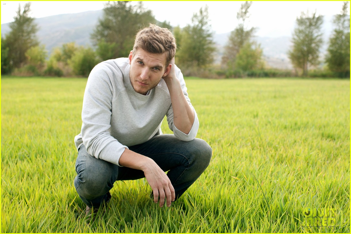Scott Michael Foster Excited to Play the 'Bad Guy' on ABC's 'Blood & Oil' (JJJ Interview)