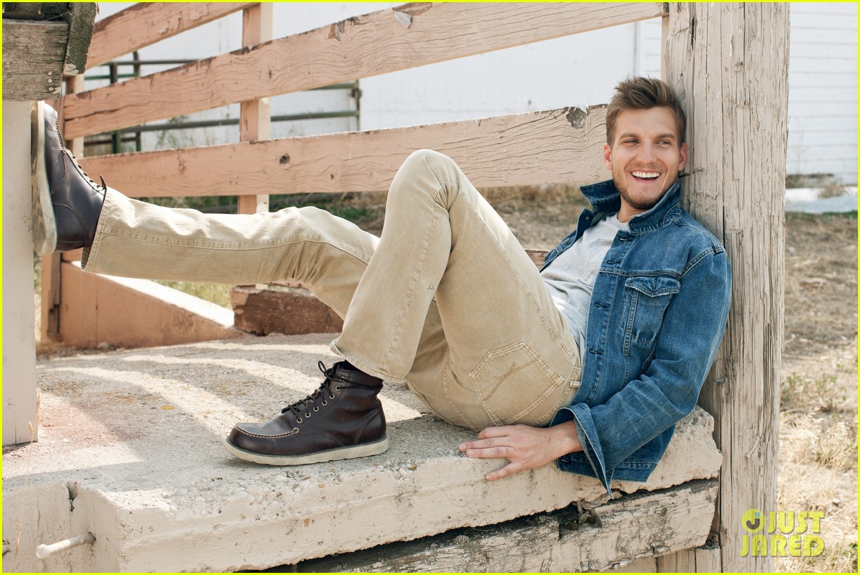 Scott Michael Foster Excited to Play the 'Bad Guy' on ABC's 'Blood & Oil' (JJJ Interview)