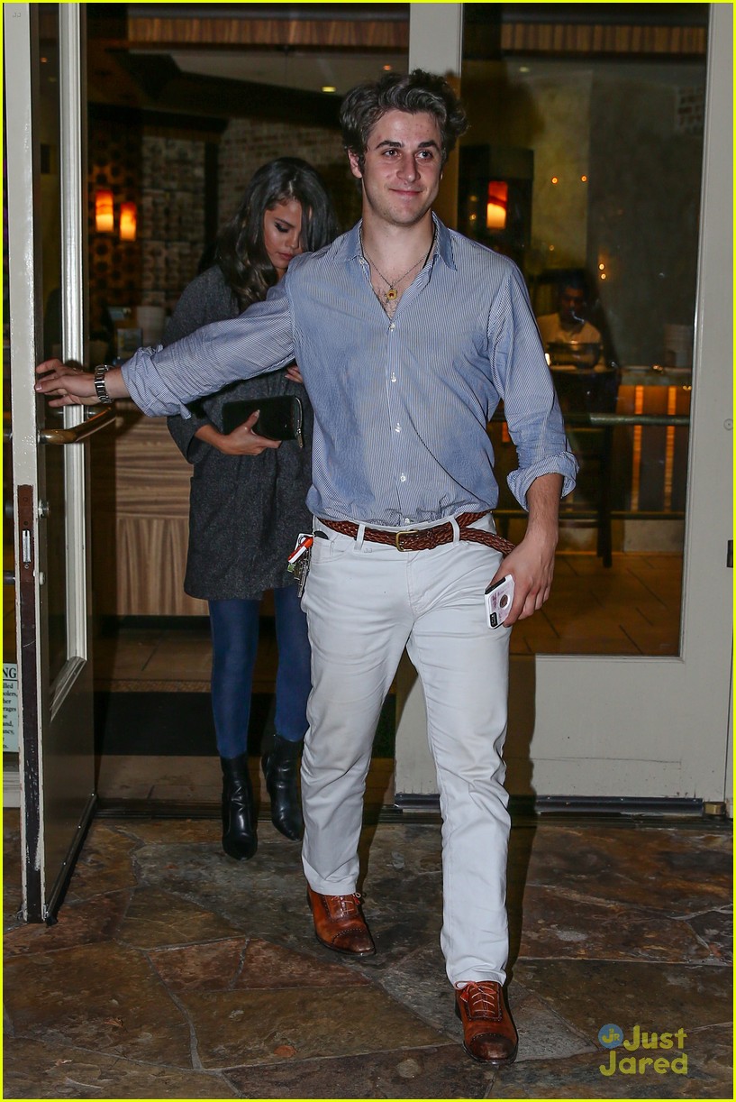 Selena Gomez Dines Out With David Henrie Before 'Revival' Fan Event