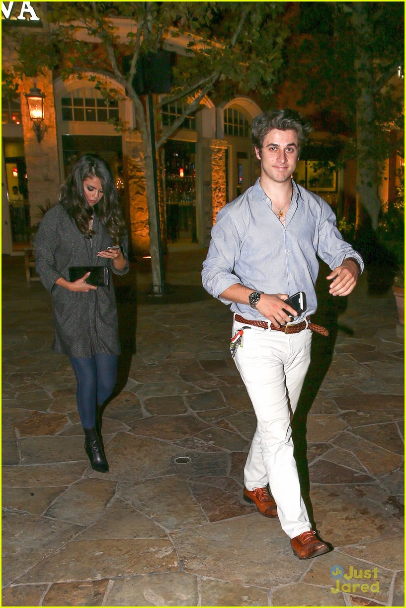 Selena Gomez Dines Out With David Henrie Before 'Revival' Fan Event