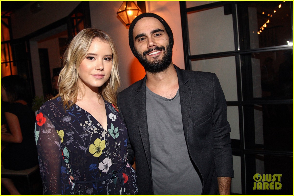 Taylor Spreitler is Pretty at the 'Casual' Premiere