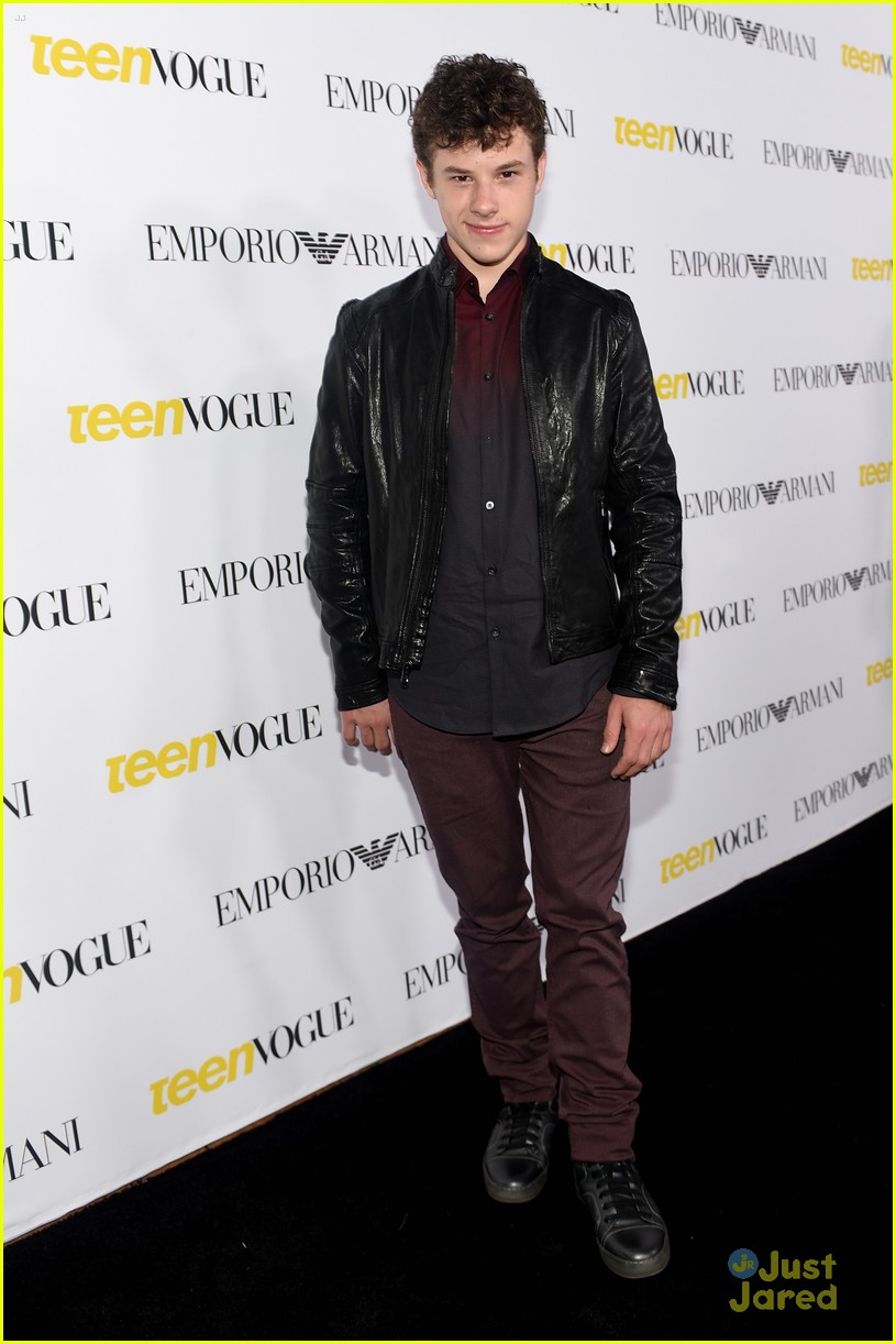 Ariel Winter Kisses Boyfriend Laurent Gaudette At Teen Vogue's Young Hollywood Party