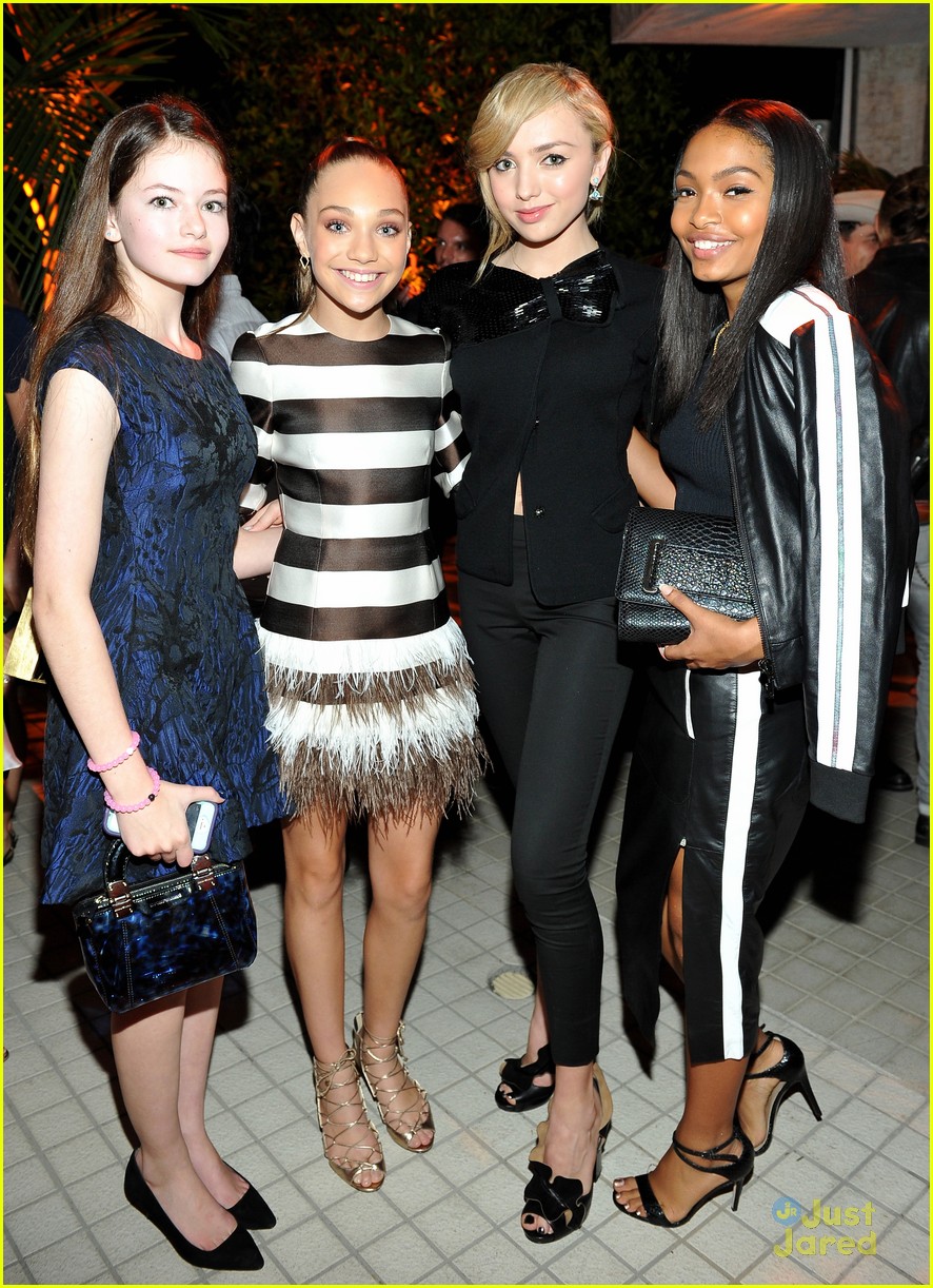 Ariel Winter Kisses Boyfriend Laurent Gaudette At Teen Vogue's Young Hollywood Party