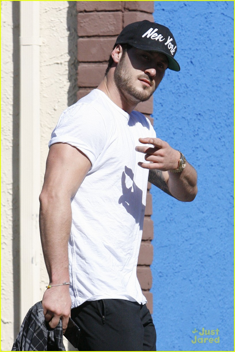 Bindi Irwin & Val Chmerkovskiy Deliver DubSmash Gold - Watch Their Vid!