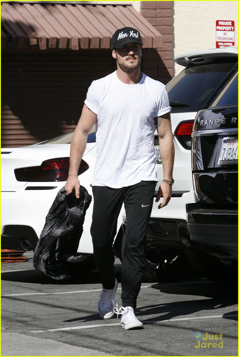 Bindi Irwin & Val Chmerkovskiy Deliver DubSmash Gold - Watch Their Vid!