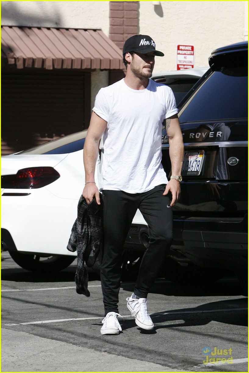 Bindi Irwin & Val Chmerkovskiy Deliver DubSmash Gold - Watch Their Vid!