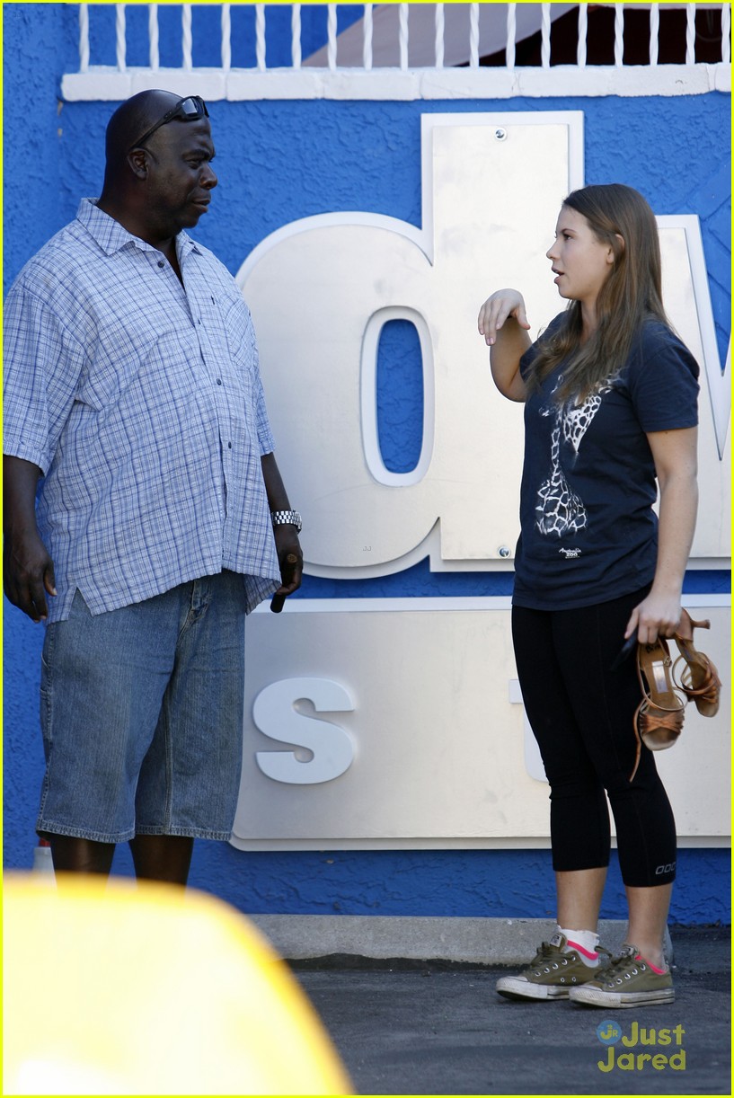 Bindi Irwin & Val Chmerkovskiy Deliver DubSmash Gold - Watch Their Vid!