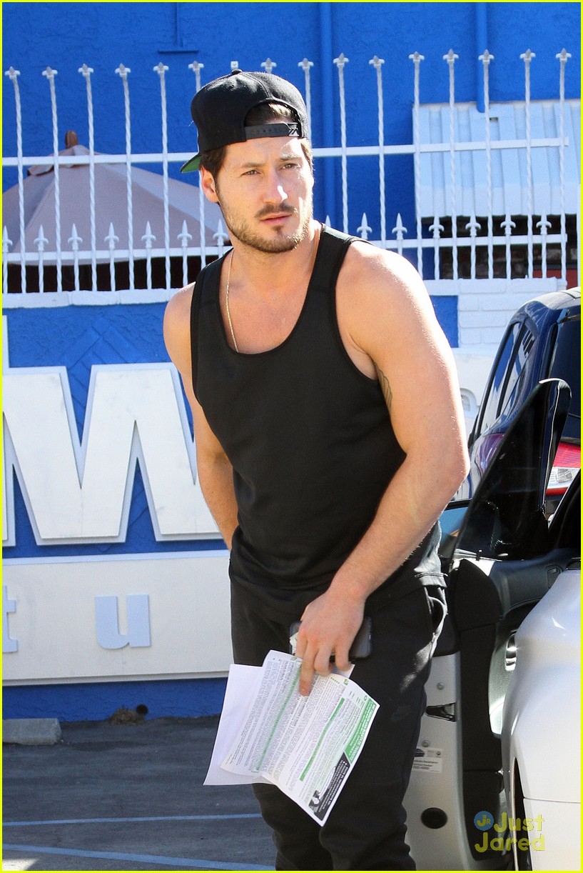 Bindi Irwin & Val Chmerkovskiy Deliver DubSmash Gold - Watch Their Vid!