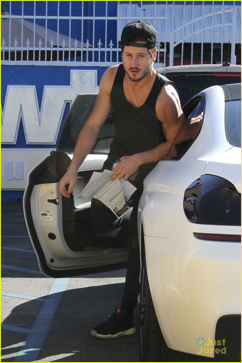 Bindi Irwin & Val Chmerkovskiy Deliver DubSmash Gold - Watch Their Vid!