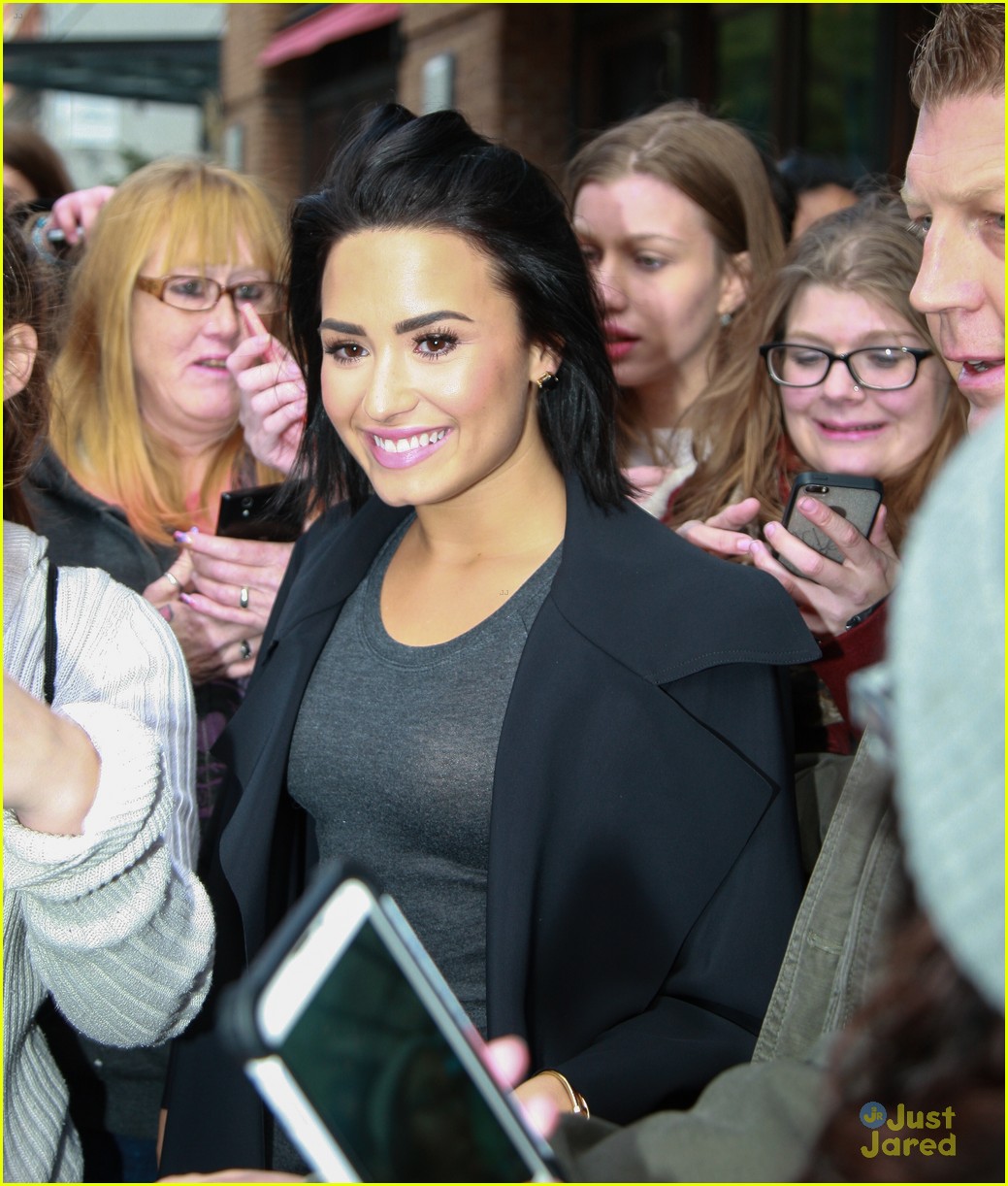 Demi Lovato Performs 'Confident' & 'Cool For The Summer' Medley on 'SNL' - Watch Here!
