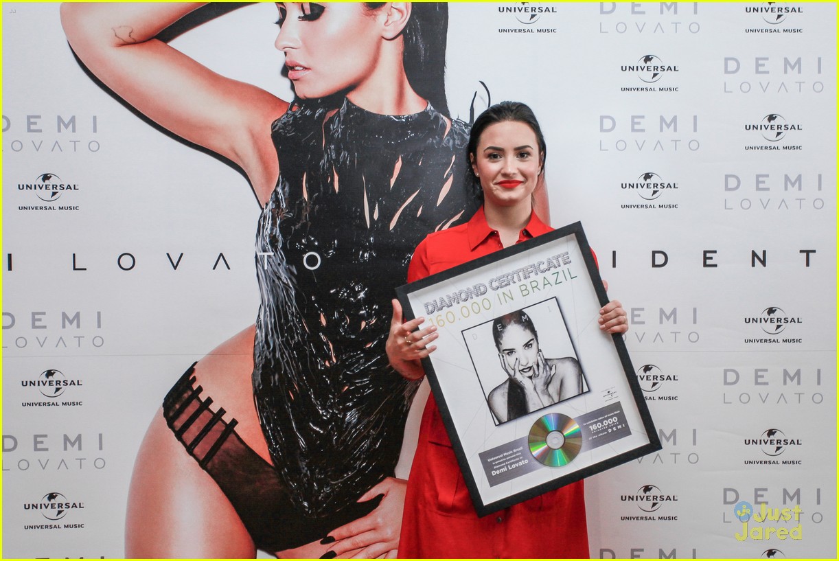 Demi Lovato Drops 'Waitin For You' Music Video After Press Conference in Brazil