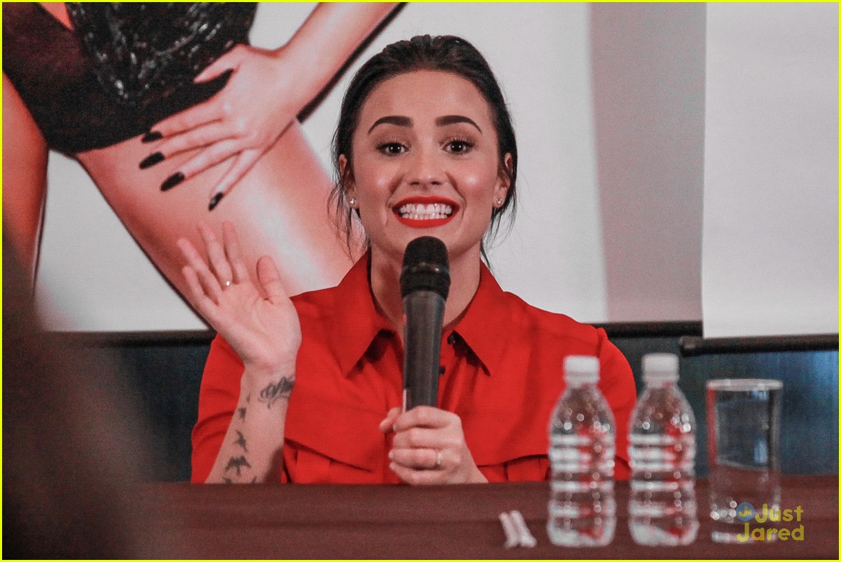Demi Lovato Drops 'Waitin For You' Music Video After Press Conference in Brazil
